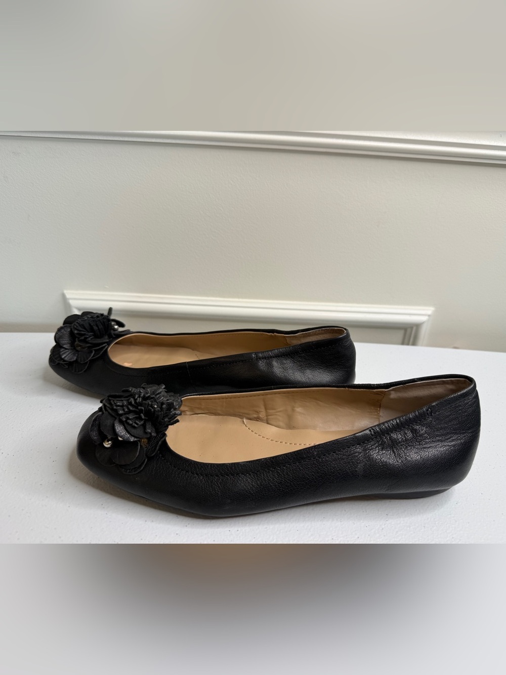 Women’s Bandolino Black Floral Embellishment Faux Leather Ballet Flats, sz 7 - Picture 5 of 11